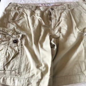 American Eagle classic cargo shorts